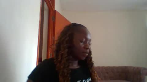 Snapshot of dollyvee chatting on May 4, 12:34 pm dollyvee online show from May 4, 12:34 pm