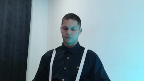 Snapshot of dom_craw chatting on December 17, 11:27 pm Domimick Crawford online show from December 17, 11:27 pm