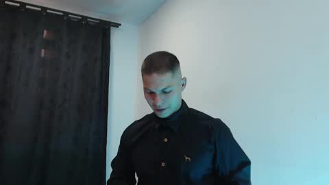 Snapshot of dom_craw chatting on December 24, 7:55 pm Domimick Crawford online show from December 24, 7:55 pm