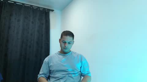 Snapshot of dom_craw chatting on January 4, 12:48 am Domimick Crawford online show from January 4, 12:48 am