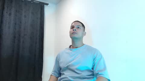 Snapshot of dom_craw chatting on January 20, 12:57 am Domimick Crawford online show from January 20, 12:57 am
