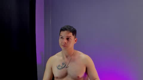 Snapshot of dom_craw chatting on September 28, 3:39 pm Domimick Crawford online show from September 28, 3:39 pm