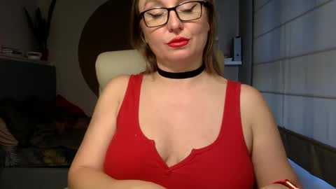 DOM MUMMY online show from October 18, 8:59 am