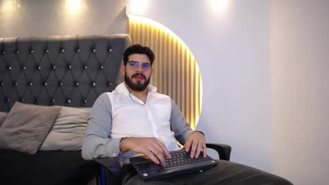 domboy  online show from May 3, 7:31 pm