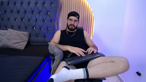 domboy  online show from May 4, 9:55 pm