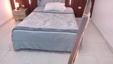 Snapshot of domenica_west chatting on September 18, 12:07 pm domenica online show from September 18, 12:07 pm