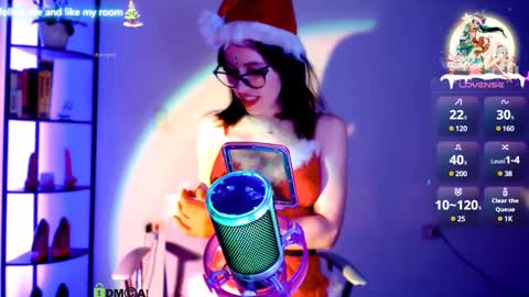 Snapshot of domgiirl chatting on December 26, 9:37 pm Mistress online show from December 26, 9:37 pm