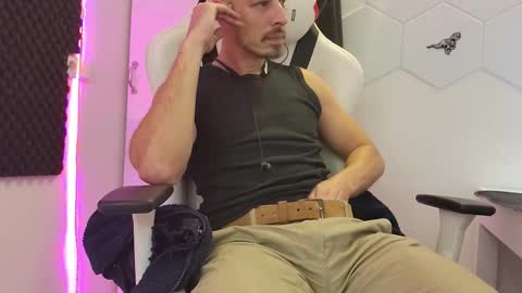 Snapshot of dominance chatting on December 20, 11:39 am Master Dominance online show from December 20, 11:39 am