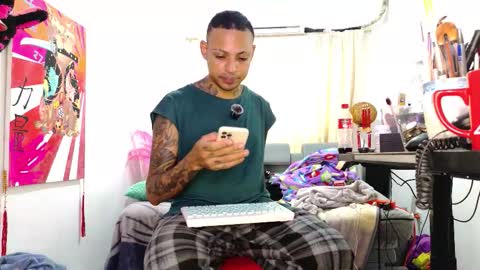 Snapshot of dominant_gay_xxx chatting on December 21, 6:37 pm jjhoy online show from December 21, 6:37 pm