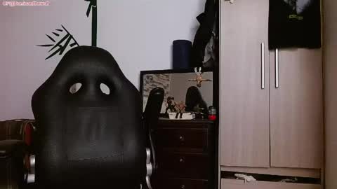 Snapshot of dominantthewolf chatting on April 29, 9:46 am Logan - INDEPENDET MODEL online show from April 29, 9:46 am