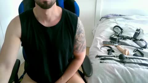 DominatedTitan online show from April 25, 10:51 am