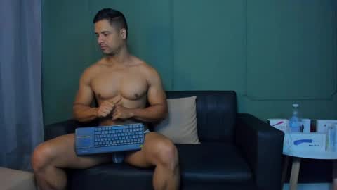 Dominc berry online show from May 12, 12:02 pm
