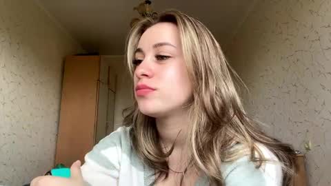 Mia online show from April 23, 8:13 am