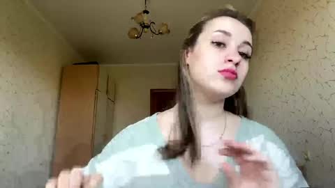 Mia online show from April 27, 8:01 am
