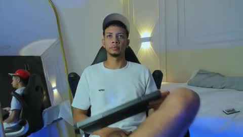 Dominic online show from February 9, 9:19 pm