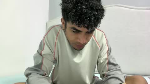 Snapshot of dominic_brand chatting on November 22, 8:30 pm Brandon online show from November 22, 8:30 pm