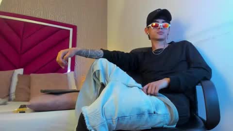 Dominic foox online show from March 4, 8:37 pm