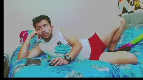 Snapshot of dominic_lux chatting on April 13, 2:28 am dominic_lux online show from April 13, 2:28 am