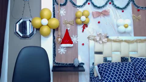 dominic_smith_ online show from November 21, 7:01 pm