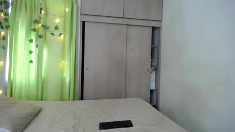 Snapshot of dominic_sofia chatting on May 7, 11:15 am dominic_sofia online show from May 7, 11:15 am