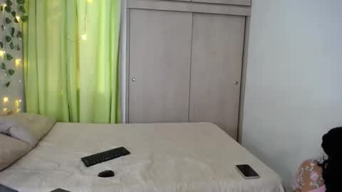 Snapshot of dominic_sofia chatting on May 15, 12:12 pm dominic_sofia online show from May 15, 12:12 pm