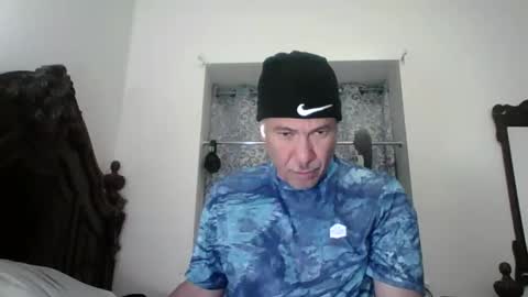 luis online show from May 13, 2:42 am