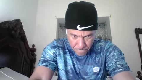 luis online show from May 18, 3:13 am