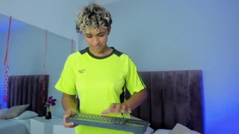 Dominick  online show from February 18, 12:15 am