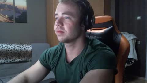 dominickcute online show from February 12, 11:30 pm