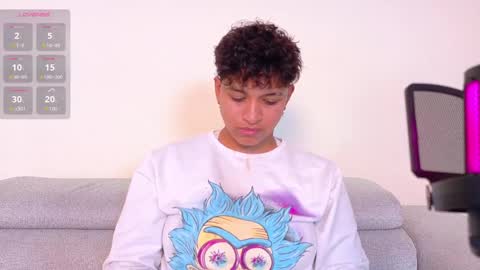 dominickjoness online show from April 1, 4:02 am