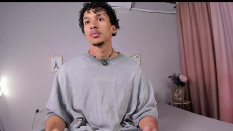 Snapshot of dominik_drake chatting on March 30, 12:39 pm Dominik Drake online show from March 30, 12:39 pm