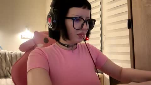 Snapshot of dominiquebreakey chatting on March 12, 1:28 pm Cati online show from March 12, 1:28 pm