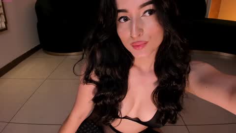 Snapshot of dominiquevega_ chatting on December 9, 11:47 am Dominique online show from December 9, 11:47 am