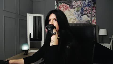 Snapshot of dommelisa chatting on December 1, 9:04 pm Dom Melisa online show from December 1, 9:04 pm