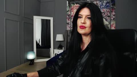 Snapshot of dommelisa chatting on December 12, 2:15 am Dom Melisa online show from December 12, 2:15 am