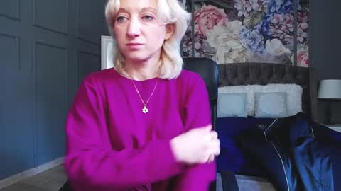Snapshot of dommelisa chatting on December 17, 7:29 am Dom Melisa online show from December 17, 7:29 am