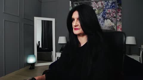 Snapshot of dommelisa chatting on January 4, 10:13 pm Dom Melisa online show from January 4, 10:13 pm