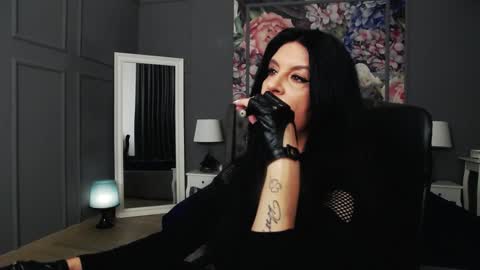 Snapshot of dommelisa chatting on January 27, 9:33 pm Dom Melisa online show from January 27, 9:33 pm