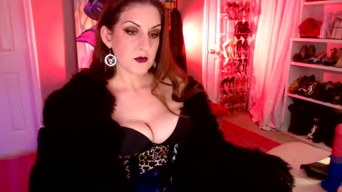 Snapshot of dommetomorrow chatting on December 28, 3:26 am DommeTomorrow online show from December 28, 3:26 am