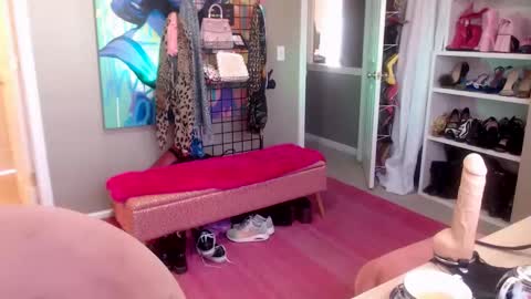 Snapshot of dommetomorrow chatting on January 27, 5:37 pm DommeTomorrow online show from January 27, 5:37 pm