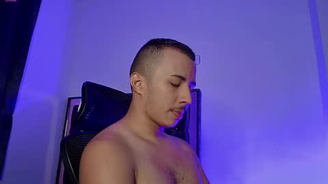 Snapshot of donathoo chatting on February 24, 7:01 pm Donat Independent Model online show from February 24, 7:01 pm