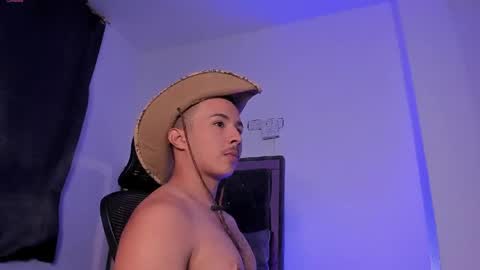 Snapshot of donathoo chatting on March 31, 12:34 am Donat Independent Model online show from March 31, 12:34 am