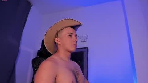 Snapshot of donathoo chatting on April 14, 2:17 am Donat Independent Model online show from April 14, 2:17 am