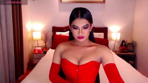 Snapshot of donia_maria chatting on December 7, 9:06 am donia_maria online show from December 7, 9:06 am