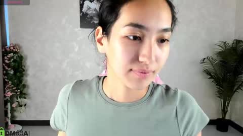 Snapshot of donnaa_drew chatting on September 30, 3:55 am Aura online show from September 30, 3:55 am