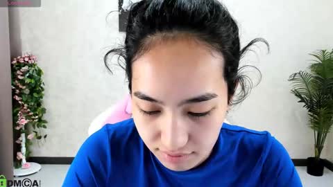 Snapshot of donnaa_drew chatting on October 12, 1:59 am Aura online show from October 12, 1:59 am