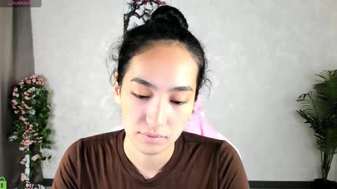 Snapshot of donnaa_drew chatting on November 3, 3:52 am Aura online show from November 3, 3:52 am