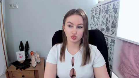 Snapshot of donnasensual chatting on April 23, 2:52 pm DonnaSensual online show from April 23, 2:52 pm