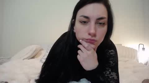 Snapshot of dontcallmeangel_ chatting on February 3, 9:53 pm Iara online show from February 3, 9:53 pm