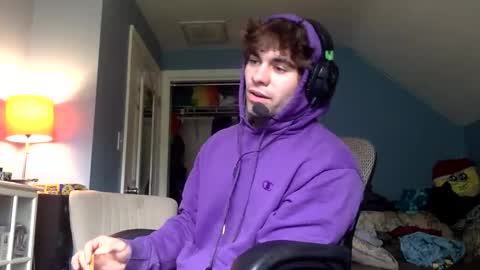 donutking42069 online show from May 21, 2:24 pm